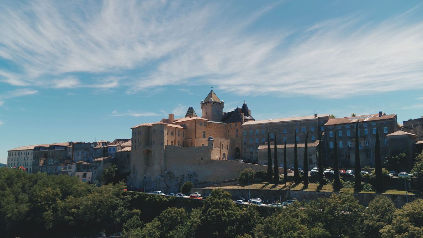 AUBENAS - vue extrait film - château des Montlaur © ville d'Aubenas.jpg